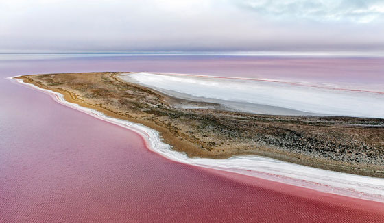 صور رائعة لبحيرة أسترالية بألوان قوس قزح صورة رقم 4