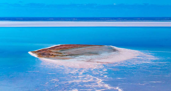 صور رائعة لبحيرة أسترالية بألوان قوس قزح صورة رقم 6