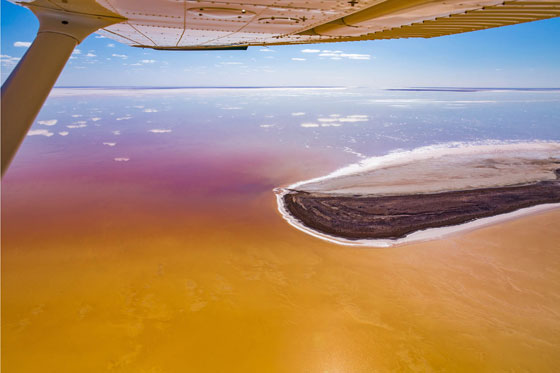 صور رائعة لبحيرة أسترالية بألوان قوس قزح صورة رقم 1