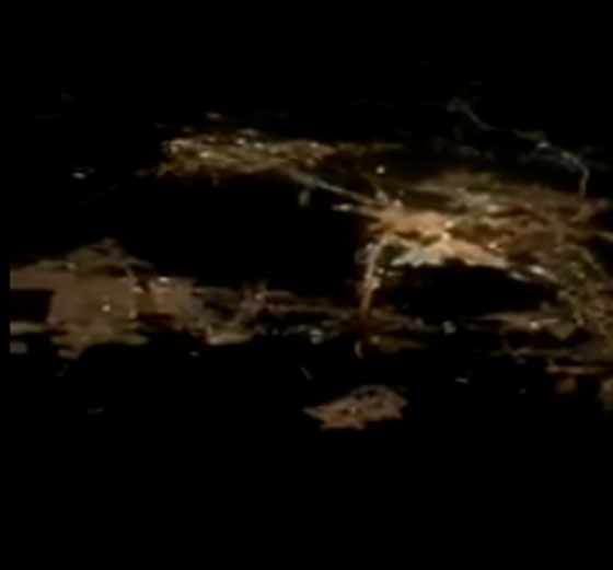 فيديو مذهل ينشره طيار لمكة المكرمة من ارتفاع 37 ألف قدم صورة رقم 3