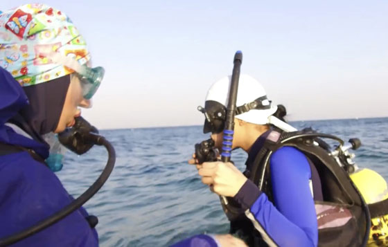 بالفيديو والصور.. غواصات سعوديات يستكشفن أسرار الأعماق بتجربة فريدة صورة رقم 1