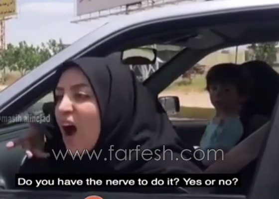 فيديو صادم.. امرأة إيرانية تعتدي على سيدة لرفضها ارتداء غطاء الرأس! صورة رقم 1