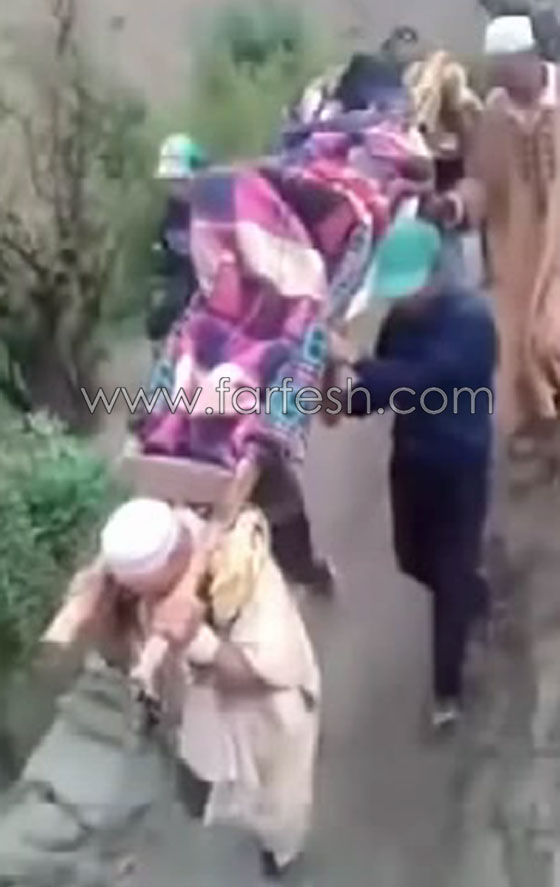فيديو مؤثر.. نقل مريضة أغمى عليها على نعش الأموات في المغرب! صورة رقم 7