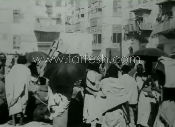  إحدى قوافل الحج في فيديو نادر قبل 90 عامًا صورة رقم 1