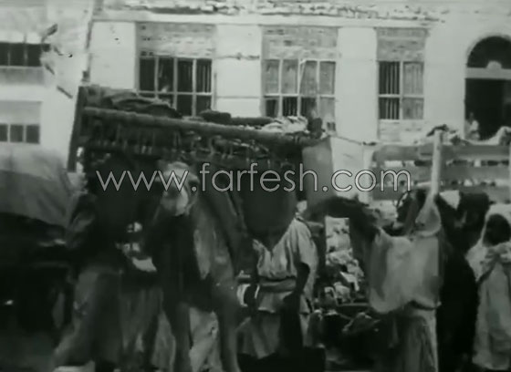 إحدى قوافل الحج في فيديو نادر قبل 90 عامًا صورة رقم 3
