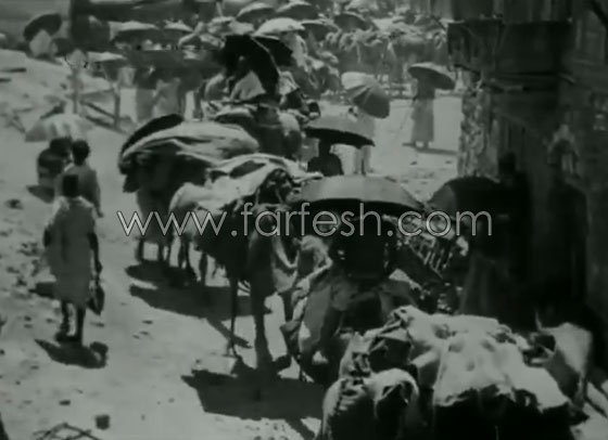  إحدى قوافل الحج في فيديو نادر قبل 90 عامًا صورة رقم 6