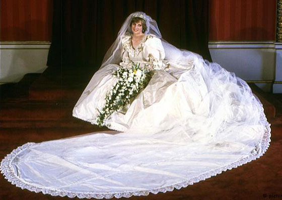  صورة رقم 4 - بالصور.. إليكم أبرز وأجمل فساتين الزفاف الملكية عبر الزمن