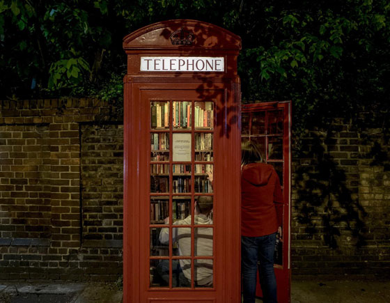 أكشاك الهواتف الحمراء في لندن تتحول لدكاكين ومكتبات وتبيع الفلافل! صورة رقم 1
