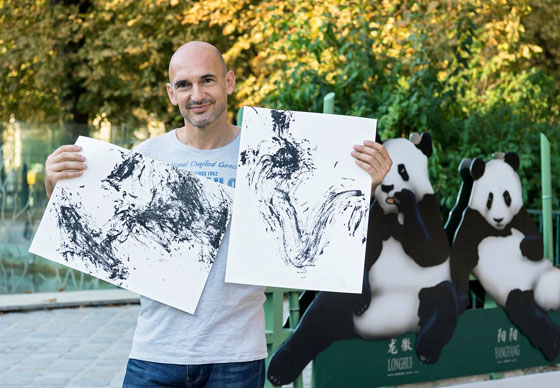 بالصور.. الباندا الرسامة تجذب زوار حديقة حيوان فيينا برسوماتها صورة رقم 4