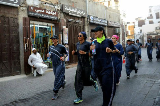  بالصور: عباءات رياضية ملونة للنساء السعوديات تثير جدلا كبيرا صورة رقم 10
