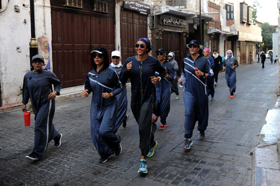  بالصور: عباءات رياضية ملونة للنساء السعوديات تثير جدلا كبيرا صورة رقم 15