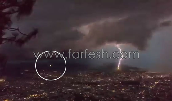 بالفيديو.. سقوط صحن طائر أثناء عاصفة رعدية ليلية في المكسيك صورة رقم 4