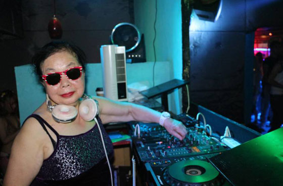 بالفيديو والصور: يابانية عمرها 83 عاما تعمل DJ ودخلت موسوعة (غينيس)  صورة رقم 12
