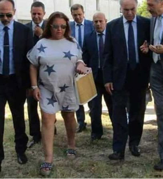 بالفيديو والصور..  نائبة تونسية تثير الجدل وتتعرض لانتقادات لاذعة بسبب فستانها القصير صورة رقم 3
