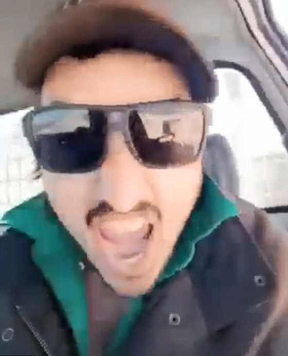 فيديو قاسي.. سائق أسترالي يقوم بدهس موكب من النعام عن عمد وهو يضحك! صورة رقم 5