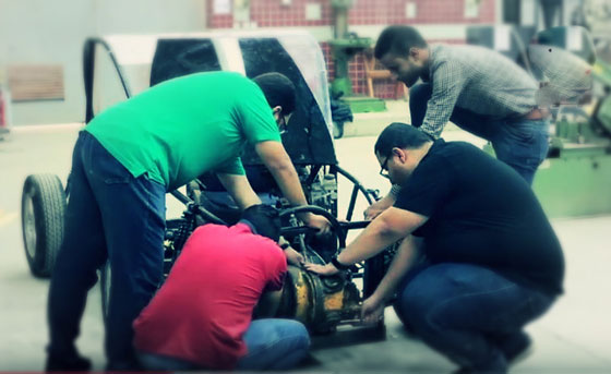 بالفيديو: 9 طلاب مصريين يبتكرون سيارة تعمل بالهواء لتوفير الطاقة والتكلفة صورة رقم 6