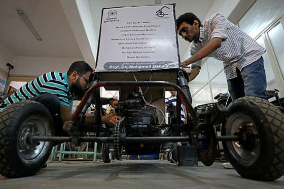 بالفيديو: 9 طلاب مصريين يبتكرون سيارة تعمل بالهواء لتوفير الطاقة والتكلفة صورة رقم 8