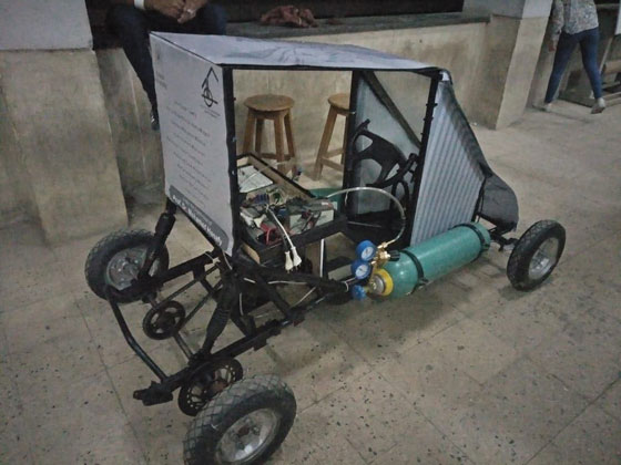 بالفيديو: 9 طلاب مصريين يبتكرون سيارة تعمل بالهواء لتوفير الطاقة والتكلفة صورة رقم 1