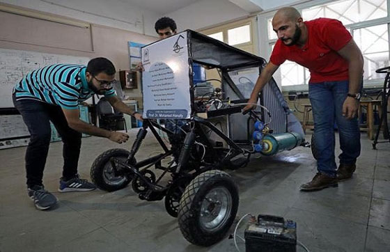 بالفيديو: 9 طلاب مصريين يبتكرون سيارة تعمل بالهواء لتوفير الطاقة والتكلفة صورة رقم 16