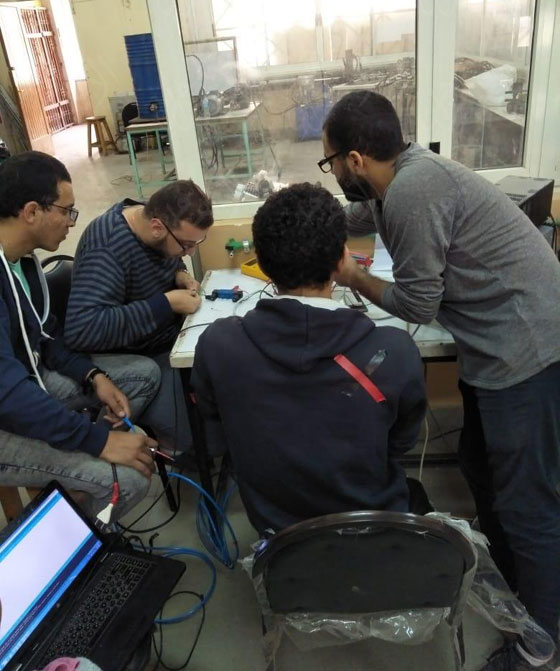 بالفيديو: 9 طلاب مصريين يبتكرون سيارة تعمل بالهواء لتوفير الطاقة والتكلفة صورة رقم 21