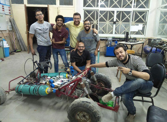 بالفيديو: 9 طلاب مصريين يبتكرون سيارة تعمل بالهواء لتوفير الطاقة والتكلفة صورة رقم 22