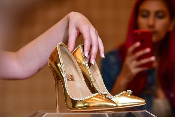 دبي تعرض أغلى حذاء نسائي في العالم بقيمة 17 مليون دولار! صورة رقم 12
