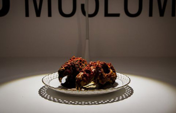 صور متحف للأطعمة المقززة والنتنة منها قضيب الثور النيئ وجبنة بالدود صورة رقم 17