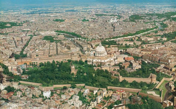 عدد سكانها أقل من ألف شخص.. تعرفوا على دولة الفاتيكان أصغر دولة في العالم صورة رقم 11