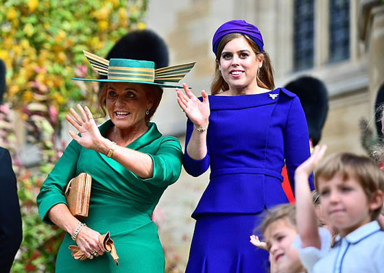 صور: إليكم أزياء العائلة المالكة في حفل زفاف الأميرة يوجيني حفيدة الملكة إليزابيث صورة رقم 13
