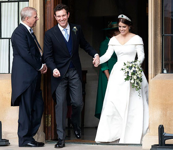 صور زفاف الاميرة يوجيني حفيدة الملكة اليزابيث ولماذا كشف ثوب الزفاف عن ظهرها؟ صورة رقم 9