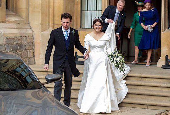 صور زفاف الاميرة يوجيني حفيدة الملكة اليزابيث ولماذا كشف ثوب الزفاف عن ظهرها؟ صورة رقم 10