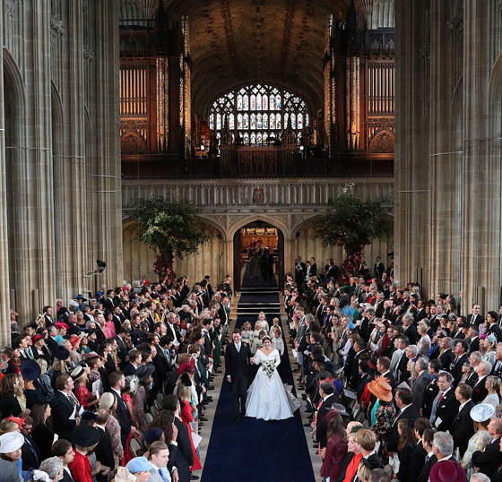 صور زفاف الاميرة يوجيني حفيدة الملكة اليزابيث ولماذا كشف ثوب الزفاف عن ظهرها؟ صورة رقم 27