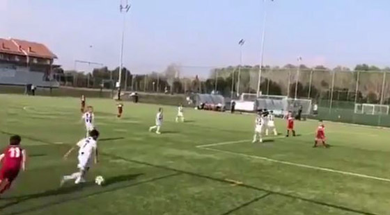 فيديو: ابن كريستيانو رونالدو يستعرض مهاراته الكروية في الملاعب الإيطالية صورة رقم 1