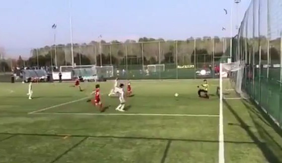 فيديو: ابن كريستيانو رونالدو يستعرض مهاراته الكروية في الملاعب الإيطالية صورة رقم 4