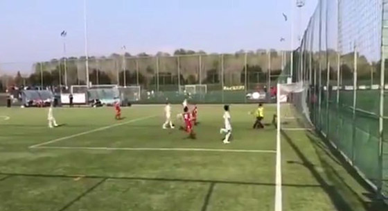 فيديو: ابن كريستيانو رونالدو يستعرض مهاراته الكروية في الملاعب الإيطالية صورة رقم 5