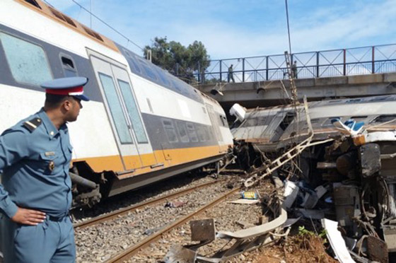 فيديو وصور مفجعة: 11 قتيلا و125 جريحا بحادث انقلاب قطار بالمغرب صورة رقم 8