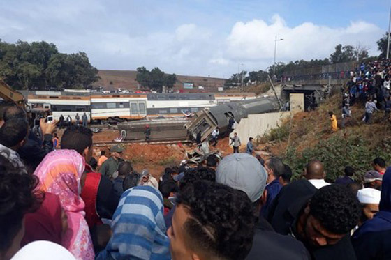 فيديو وصور مفجعة: 11 قتيلا و125 جريحا بحادث انقلاب قطار بالمغرب صورة رقم 13