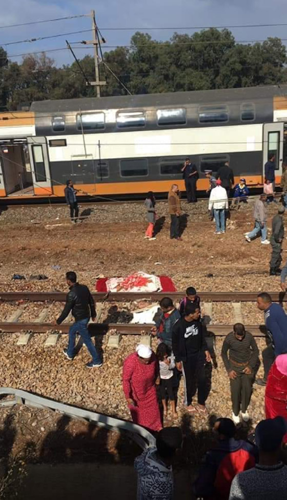 فيديو وصور مفجعة: 11 قتيلا و125 جريحا بحادث انقلاب قطار بالمغرب صورة رقم 30