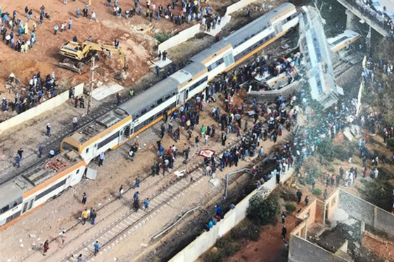فيديو وصور مفجعة: 11 قتيلا و125 جريحا بحادث انقلاب قطار بالمغرب صورة رقم 32