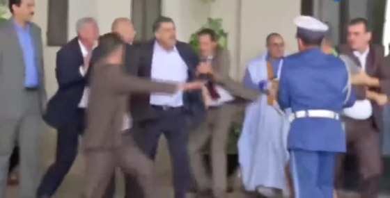 بالفيديو.. نائب برلماني يعتدي على صحافي جزائري ويشتمه صورة رقم 2