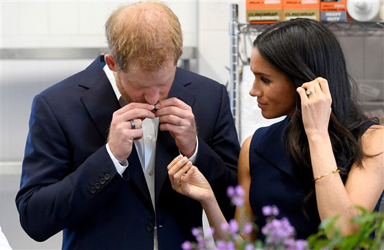 بالفيديو والصور: خاتم الأمير هاري الأسود يثير الجدل صورة رقم 5