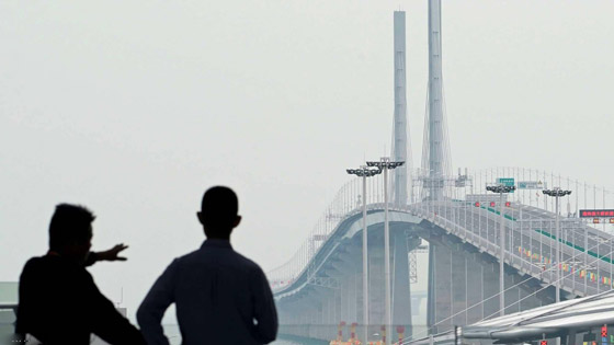 بالفيديو والصور: الصين تفتتح أطول جسر مائي في العالم بطول 55 كيلومترا صورة رقم 18