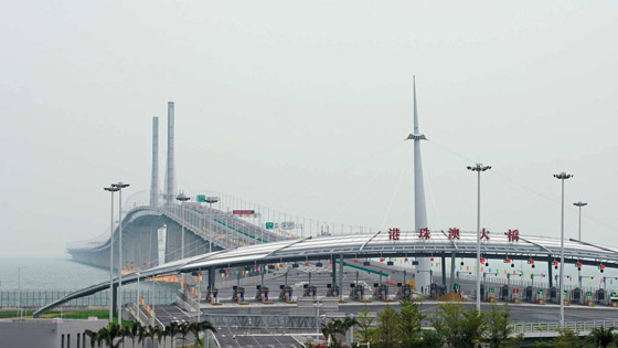 بالفيديو والصور: الصين تفتتح أطول جسر مائي في العالم بطول 55 كيلومترا صورة رقم 20