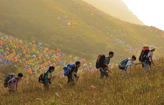 جمعية صينية تدخل موسوعة غينيس بنصب 721 خيمة على ممر جبلي صورة رقم 4