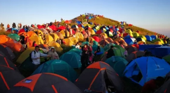 جمعية صينية تدخل موسوعة غينيس بنصب 721 خيمة على ممر جبلي صورة رقم 6