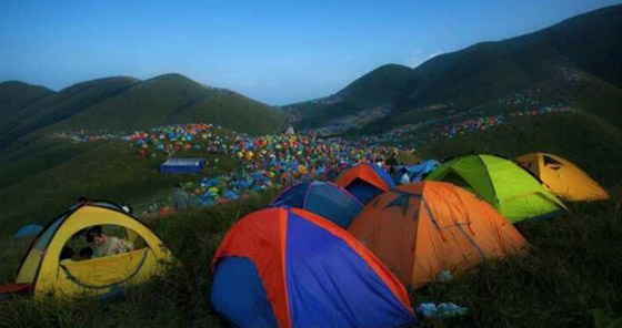 جمعية صينية تدخل موسوعة غينيس بنصب 721 خيمة على ممر جبلي صورة رقم 8