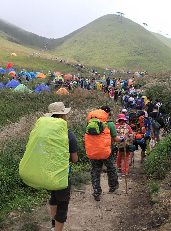 جمعية صينية تدخل موسوعة غينيس بنصب 721 خيمة على ممر جبلي صورة رقم 15