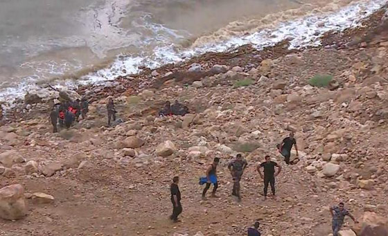  كارثة السيول في الأردن تطيح بوزيري السياحة والتربية والتعليم  صورة رقم 7