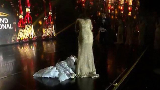  فيديو انهيار ملكة جمال باراجواي عند إعلان فوزها باللقب وسقوطها على المسرح   صورة رقم 4