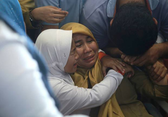 كارثة جوية: تحطم طائرة إندونيسية ومقتل 189 شخصاً كانوا على متنها  صورة رقم 16